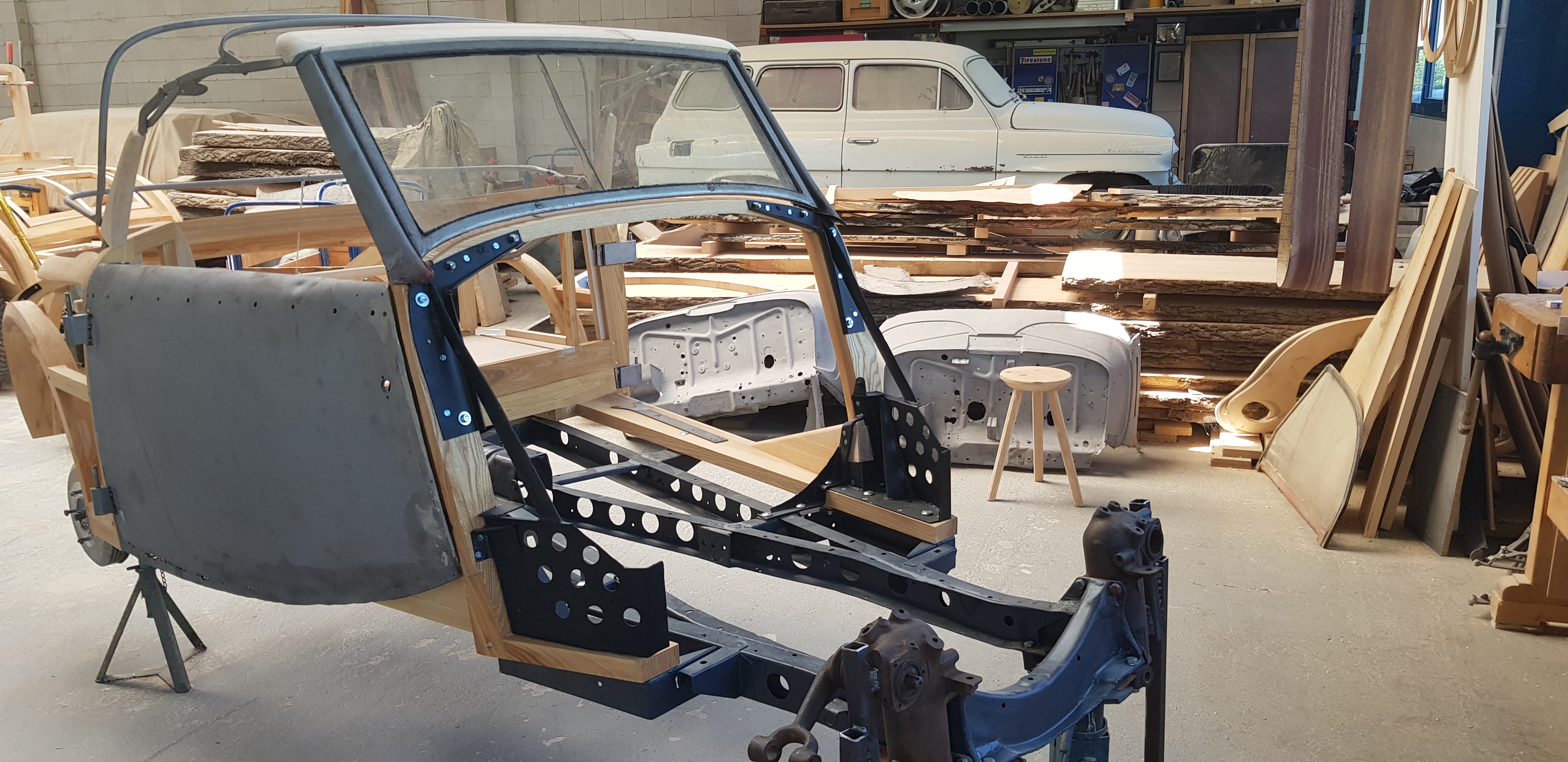 Fronansicht des NSU-Fiats mit neuer Holzkonstruktion, Juni 2019