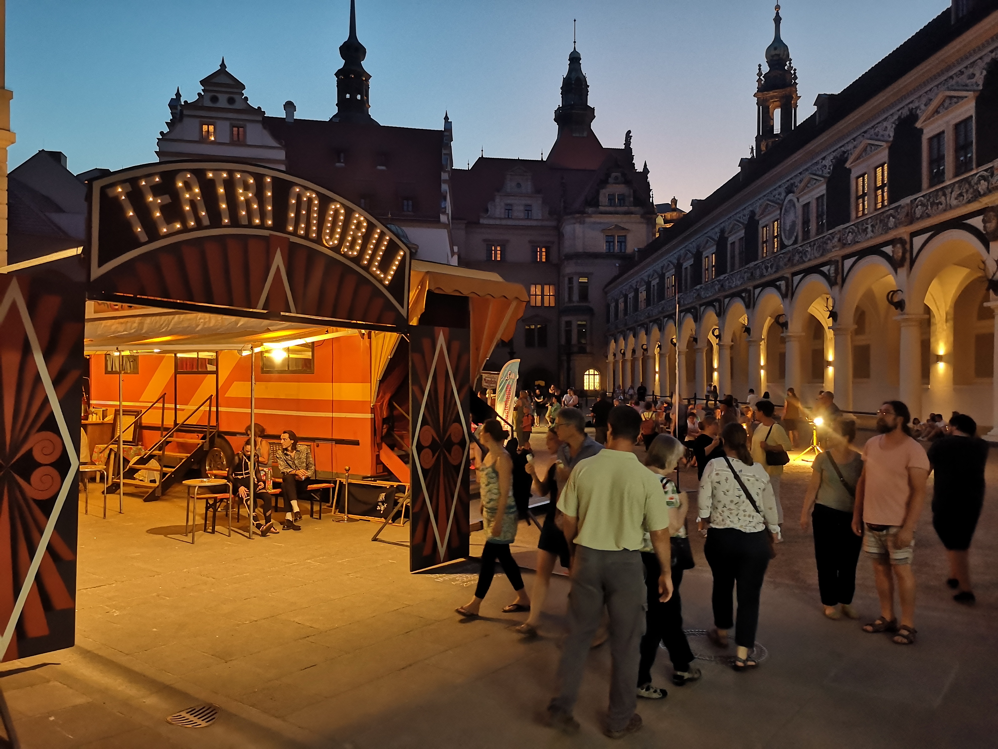 Das Theatermobil auf dem Stallhof zur Museumsnacht 2023