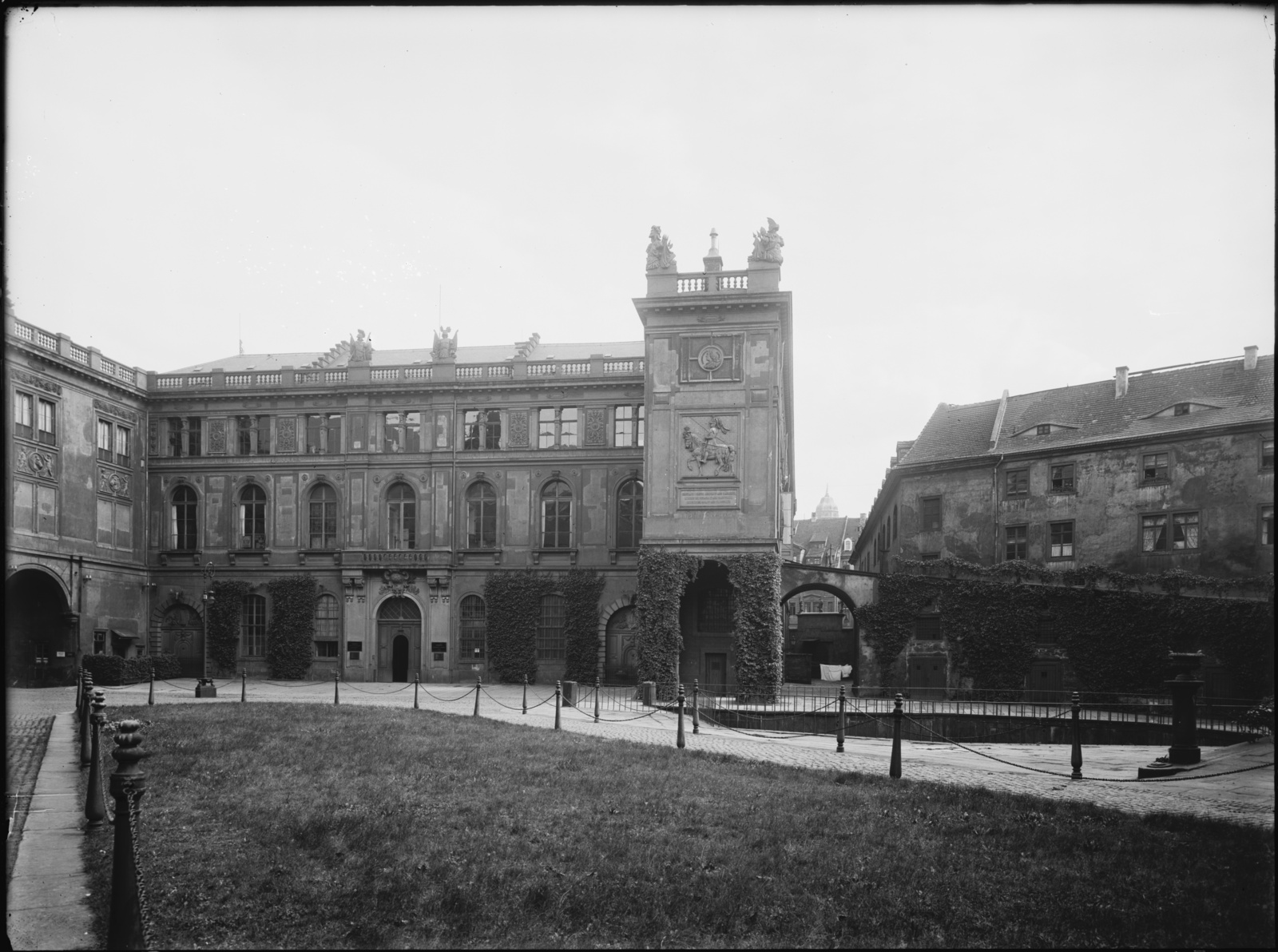 Johanneum, Ansicht vom Stallhof vor 1935